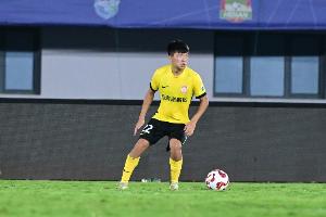 杨希在8月的中超联赛中场均3.3次成功抢断，全中超最多