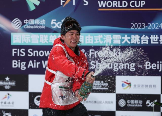 mk体育-苏翊鸣单挑日本四将夺冠 新周期仍是最强单板少年