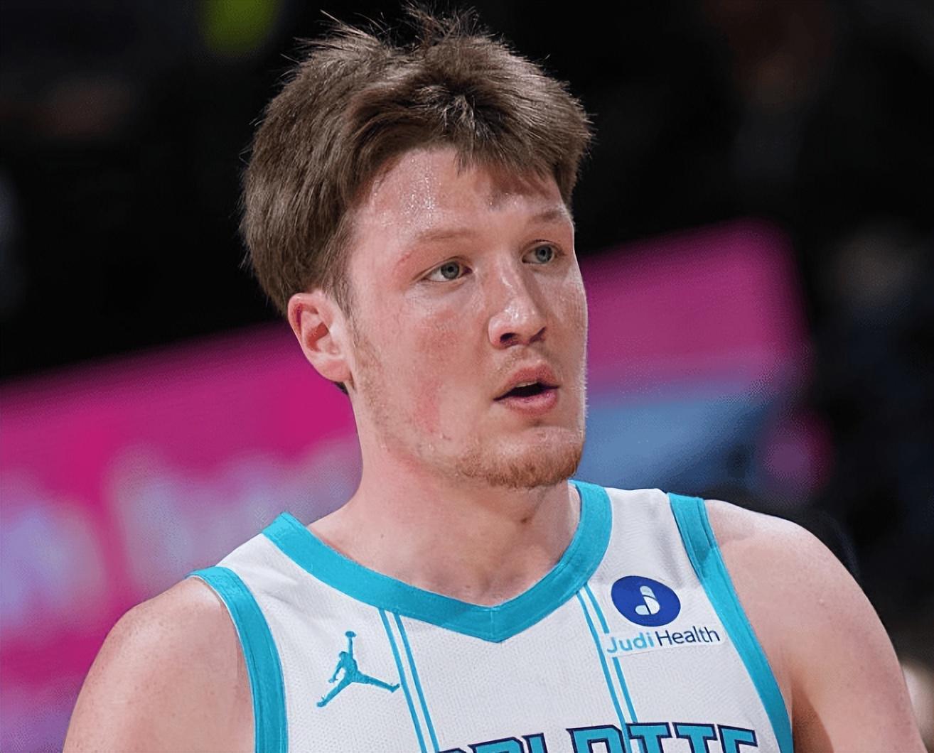 30分+32分+33分！联盟第3！克神刷爆NBA纪录，最佳新秀又有悬念了