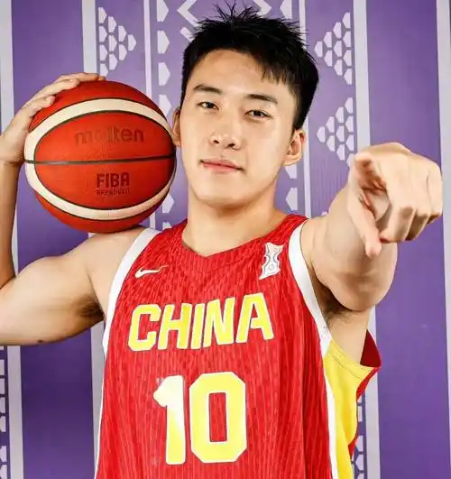 mk娱乐-大三结束，王俊杰去向4选1，回CBA热门，3支豪门争夺，签字费曝光|蒂姆-邓肯|篮板|球队|选秀|广东男篮_新浪体育_新浪新闻